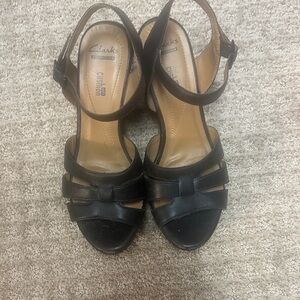Clarks Women's Black and Tan Sandals